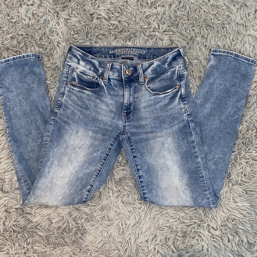 American Eagle Light Wash Jeans
